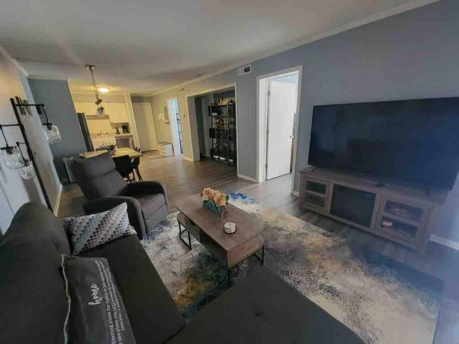 2022 Renovated 2-Bdrm Cozy, Lovely Condo W/Parking! Hilton Head Island Exterior photo