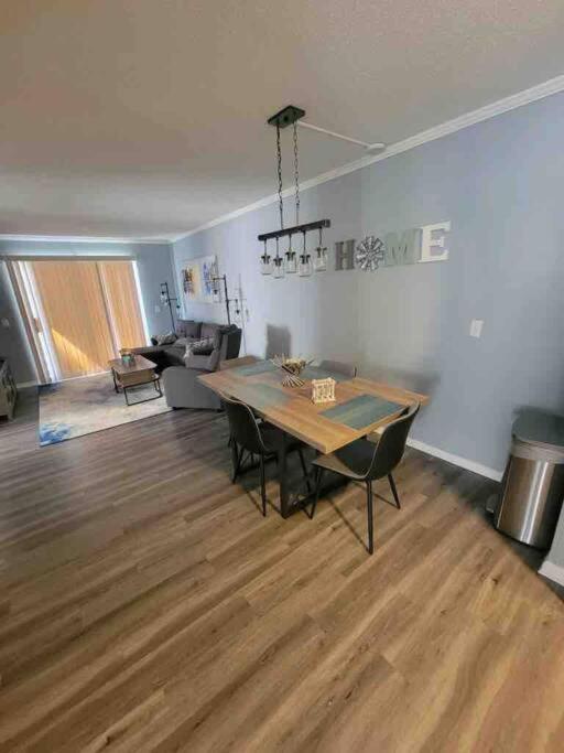 2022 Renovated 2-Bdrm Cozy, Lovely Condo W/Parking! Hilton Head Island Exterior photo