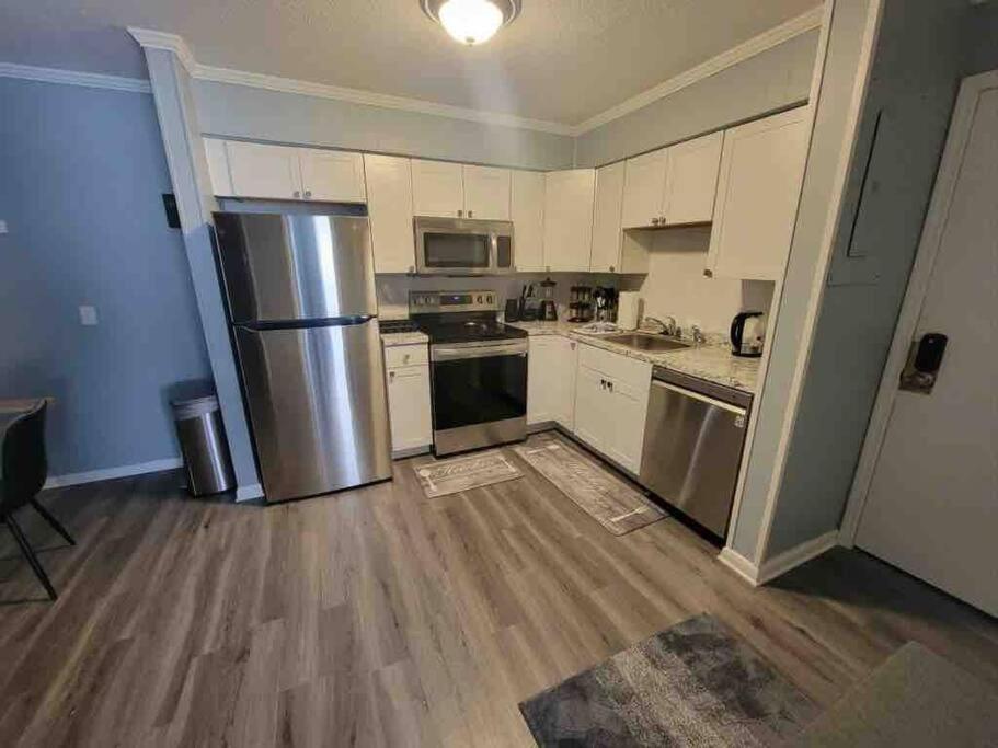 2022 Renovated 2-Bdrm Cozy, Lovely Condo W/Parking! Hilton Head Island Exterior photo