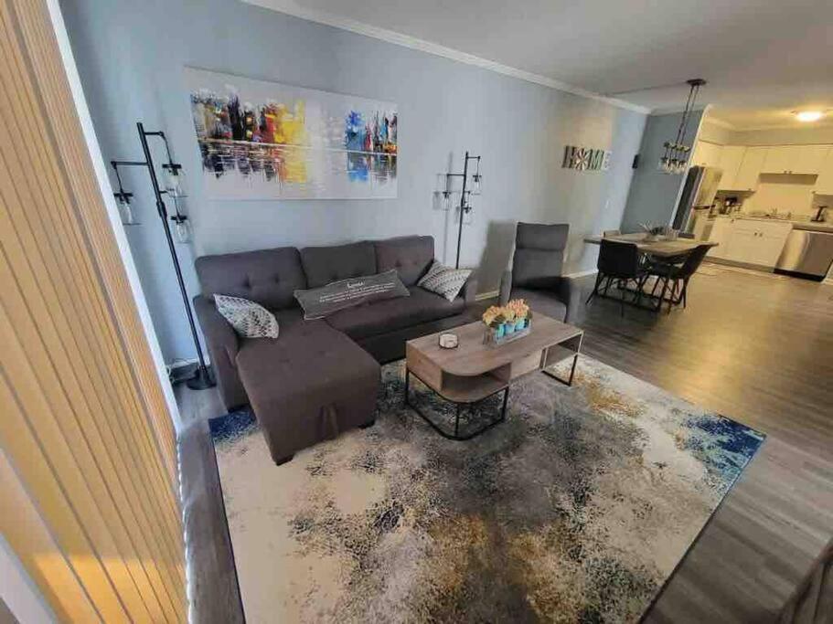 2022 Renovated 2-Bdrm Cozy, Lovely Condo W/Parking! Hilton Head Island Exterior photo